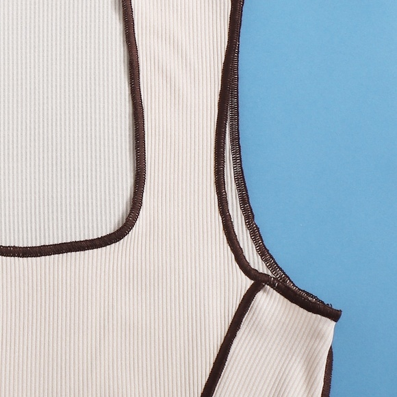 This fun crop shirt - Picture 3 of 5